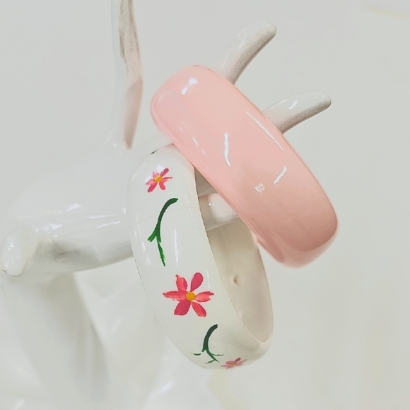 Vtg 80's Pink and White With Handpainted Floral Bangle Set - Picture 1 of 3